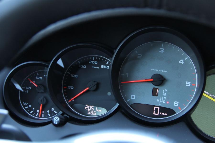 Porsche Cayenne S Diesel 2012 года  (фото 20 из 36)